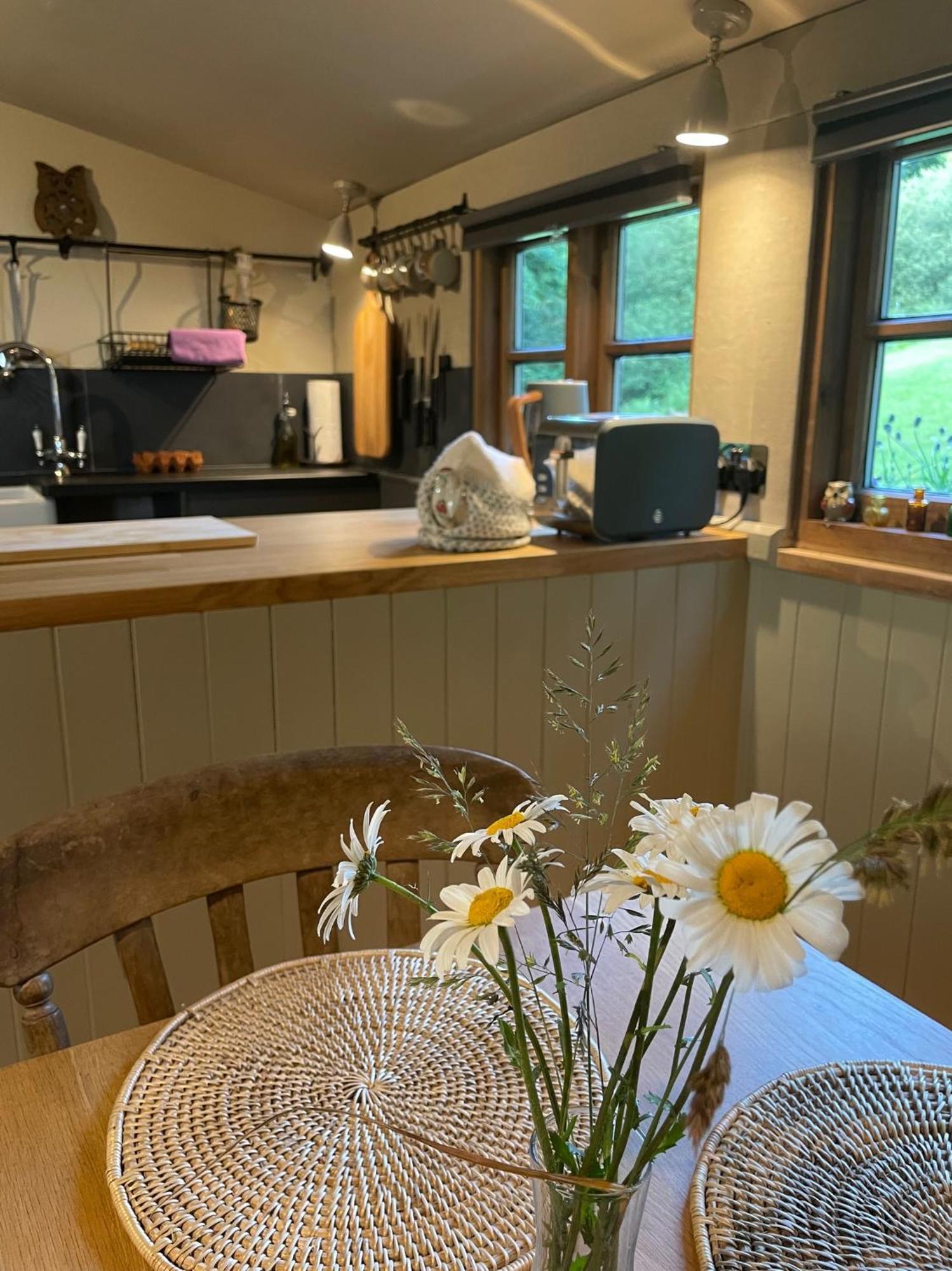 Faraway Follies Villa Llandegla ภายนอก รูปภาพ